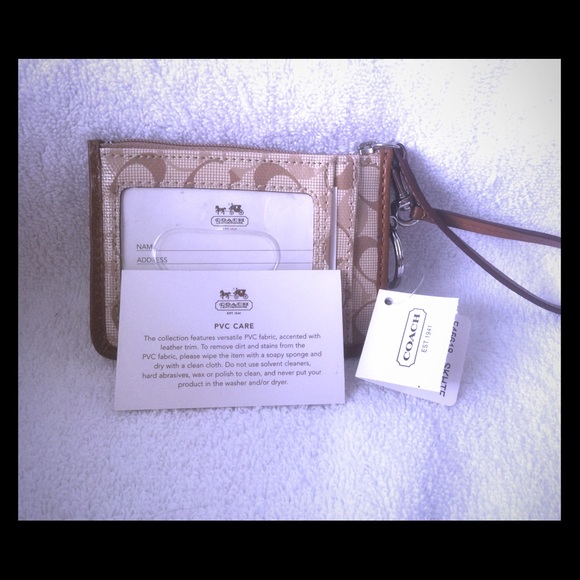 Coach wristlet style card holder / change purse - Picture 1 of 3